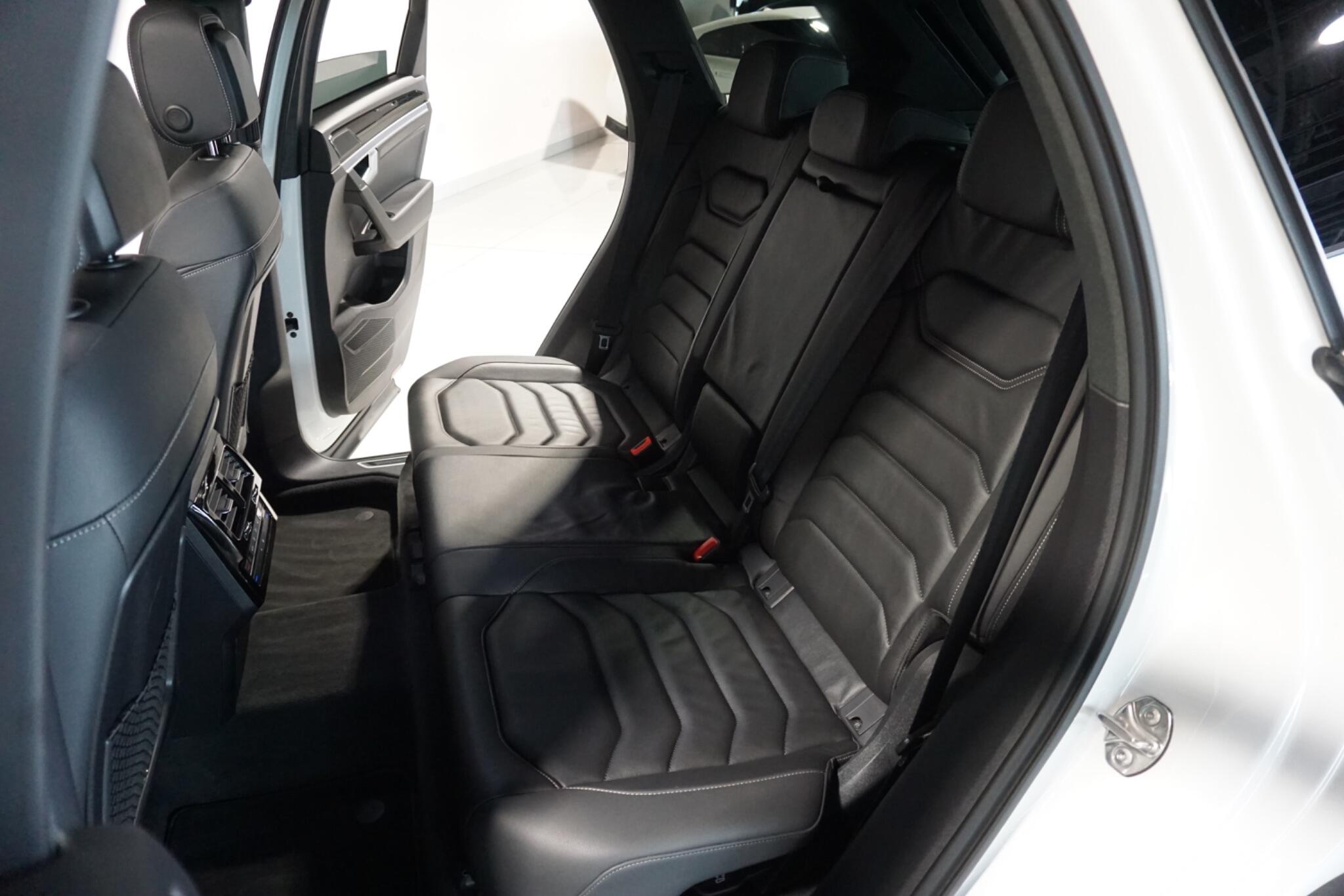 Volkswagen Touareg 3.0 TDI V6 Black Edition SUV 5dr Diesel Tiptronic 4Motion Euro 6 (s/s) (231 ps)